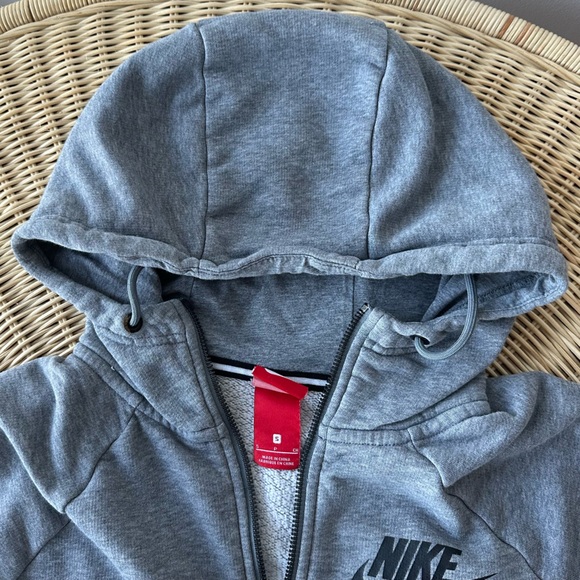 Nike Women’s Gray Sweater with Hoodie Size Small - Picture 3 of 3